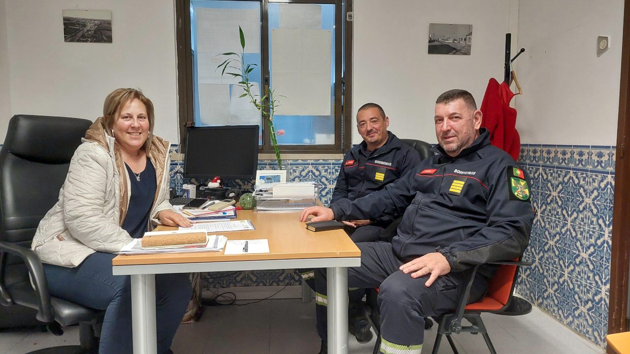 Executivo de Sarilhos Grandes reúne com comando dos Bombeiros Voluntários do Montijo para alinhamento operacional