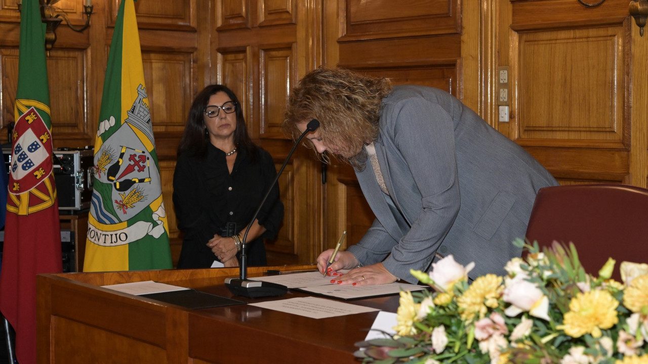 Presidente da Junta, Dinora Caetano, tomou posse na Assembleia Municipal do Montijo